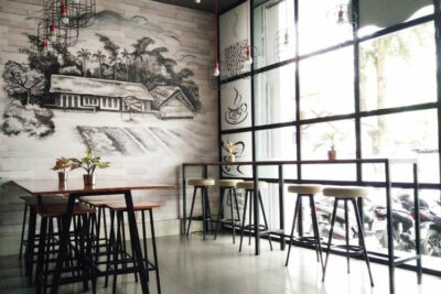 Vẽ tranh tường quán cafe tại Hà Nội vẽ nét trắng